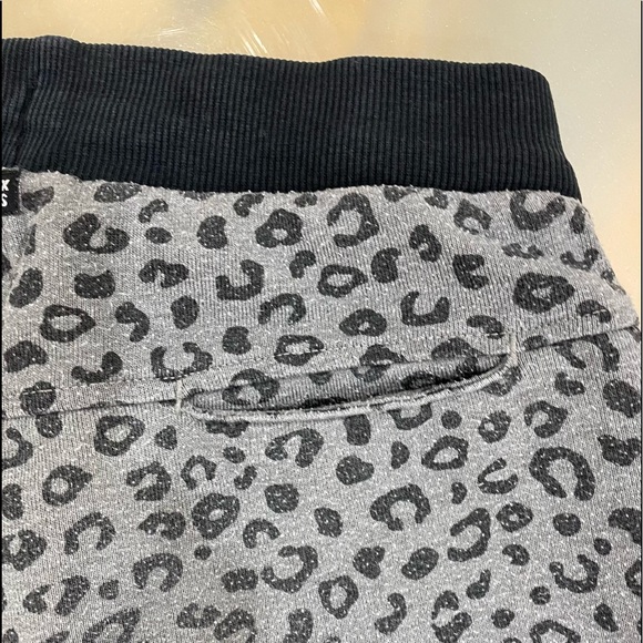 Leopard pattern joggers. - Picture 5 of 5